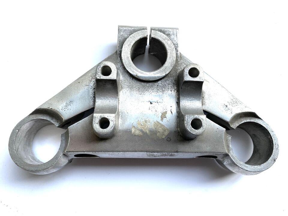 Piastra forcella superiore steli D.30 foro canotto D.26 int.150