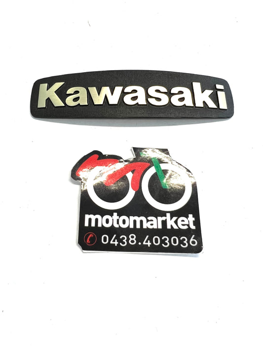 Targhetta adesiva in alluminio Kawasaki lunghezza 88mm
