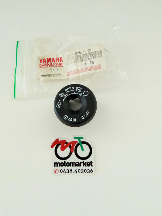 Coperchio serratura sterzo scooter Yamaha 50-125-150-300cc art.5ADH2552