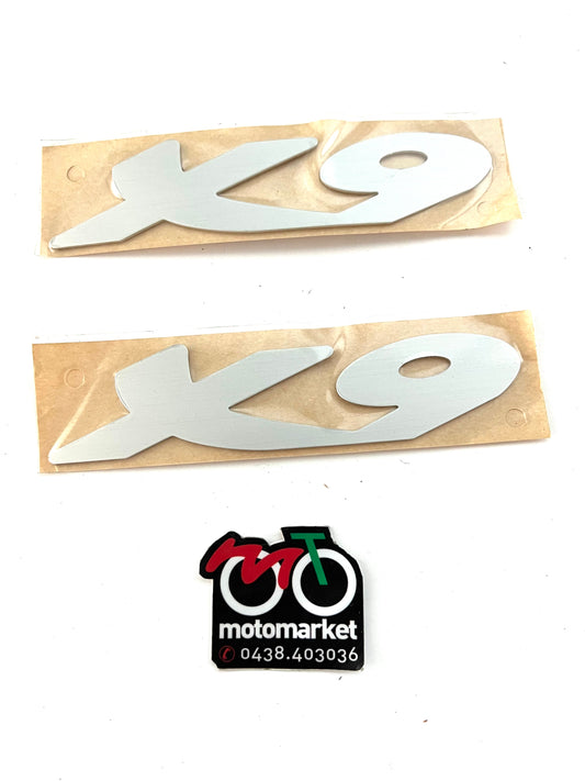 Targhette adesive laterali Piaggio X9 125-180-200-250-500cc art.577061