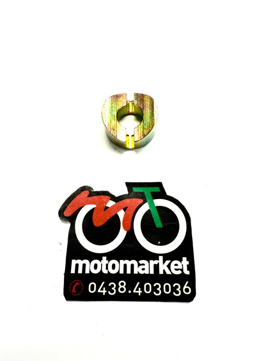 Distanziale bullone chiusura manubrio scooter Peugeot 50-100cc art.734095