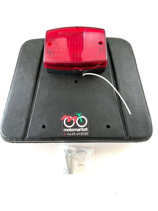 Schienale con fanalino per portapacchi standard